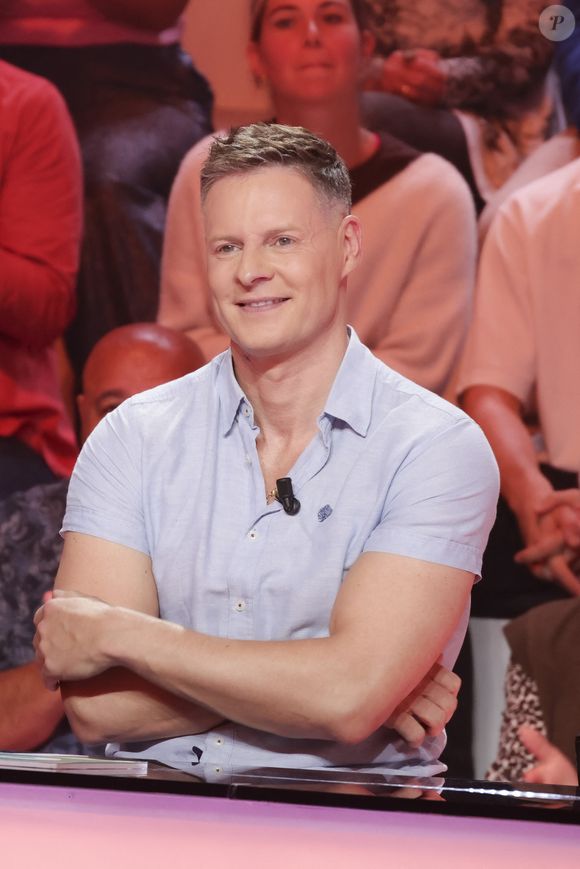 Exclusif - Matthieu Delormeau sur le plateau de l'émission "Tout beau, tout n9uf" présentée par C.Hanouna, et diffusé en direct sur W9, Paris, France, le 3 octobre 2025. © Jack Tribeca / Bestimage