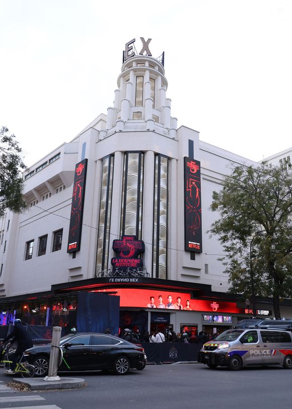Le Grand Rex s’est transformé en décor inspiré de Hawkins pour l’événement. Les fans présents ont eu un aperçu exclusif des épisodes de la nouvelle saison.

Illustration - Avant-première de la série "Stranger Things'" Saison 5 au Grand Rex à Paris le 18 novembre 2025. © Denis Guignebourg/Bestimage