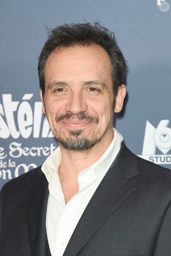 Le créateur de Kaamelott poursuit l'aventure. 

Alexandre Astier - Avant-première du film "Astérix : Le Secret de la potion magique" au cinéma UGC Normandie à Paris, le 2 décembre 2018. © Coadic Guirec/Bestimage