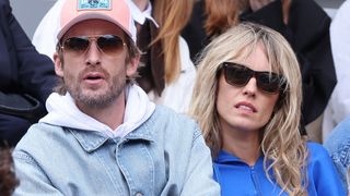 "On s'est pas revus mais 6 mois après..." : Élodie Fontan et Philippe Lacheau se sont rencontrés sur une île paradisiaque, leurs conjoints respectifs étaient présents