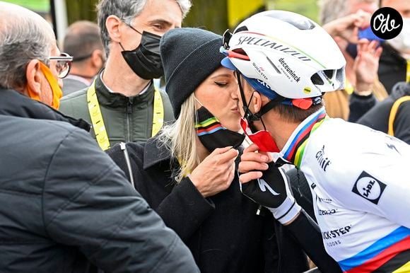 ALAPHILIPPE Julian (FRA) of DECEUNINCK - QUICK-STEP et  Marion Rousse - 16 ème étape du Tour de France entre Le Pas de la Case et Saint-Gaudens, le 13 juillet 2021. 
© Photo News / Panoramic / Bestimage