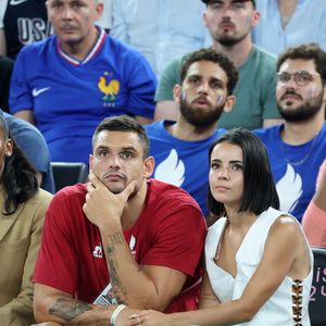 Florent Manaudou et sa compagne Lola Duménil - Les célébrités assistent à la victoire de l'équipe de France de basket face au Canada (82-73) lors des Jeux Olympiques de Paris2024, le 6 août 2024. © Jacovides-Perusseau / Bestimage