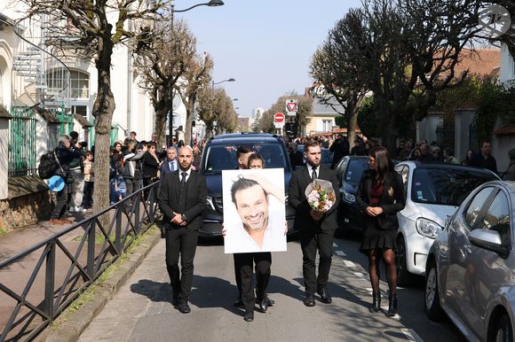 La cérémonie a eu lieu le 23 mars à l’église Saint-Anne de Polangis, à Joinville-le-Pont.

Sorties des obsèques de Bruno Salomone en l'église Sainte-Anne de Polangis de Joinville-le-Pont (Val-de-Marne) le 23 mars 2026. © Cyril Moreau - Dominique Jacovides / Bestimage