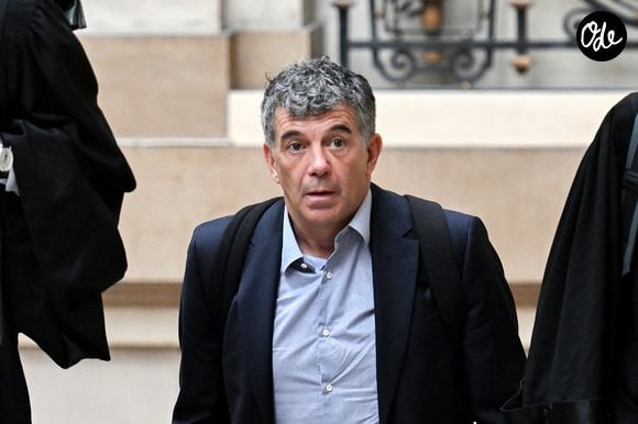 Pour rassurer les franchisés, Stéphane Plaza met en avant des contrats d’un an et une baisse annoncée des redevances de 8 % à environ 6 %.

Stéphane Plaza arrive avec ses avocats Julien Roelens et Antonin Gravelin-Rodriguez (Cabinet Joshua) à son procès jugé en appel pour violences conjugales, au palais de justice de Paris, France, le 1er juillet 2026. © Nikola Kis Derdei/Bestimage