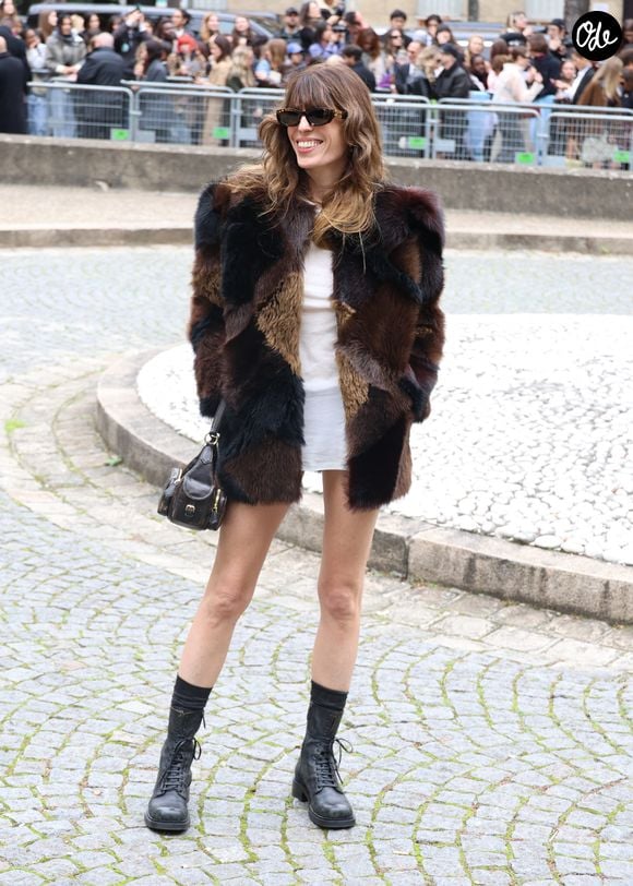 Lou Doillon aux arrivées du défilé Miu Miu Collection Femme Prêt-à-Porter Printemps/Eté 2026 lors de la Fashion Week de Paris (PFW), au Conseil Économique, social et environnemental, Palais d'lena, à Paris, France, le 6 octobre 2025. © Denis Guignebourg / Bestimage