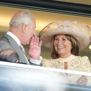 Le roi Charles III d'Angleterre et Carole Middleton - Les royautés assistent à la course hippique Royal Ascot (Jour 2), le 18 juin 2025. © Julien Burton/Bestimage