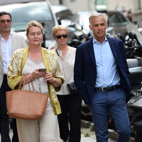 Paul Belmondo et Luana - Mariage de Claude Lelouch à la mairie du 18ème à Paris. Le 17 juin 2023 Agence / Bestimage