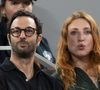 Ce dernier est bien connu des amateurs de musique puisqu'il crée certaines bandes originales de films ou de séries et qu'il a créé aussi des émissions musicales. 
Sarah Stern et son compagnon Sébastien Lipszyc dans les tribunes lors des Internationaux de France de Tennis de Roland Garros 2025, à Paris, France, le 27 mai 2025. © Jacovides-Moreau/Bestimage