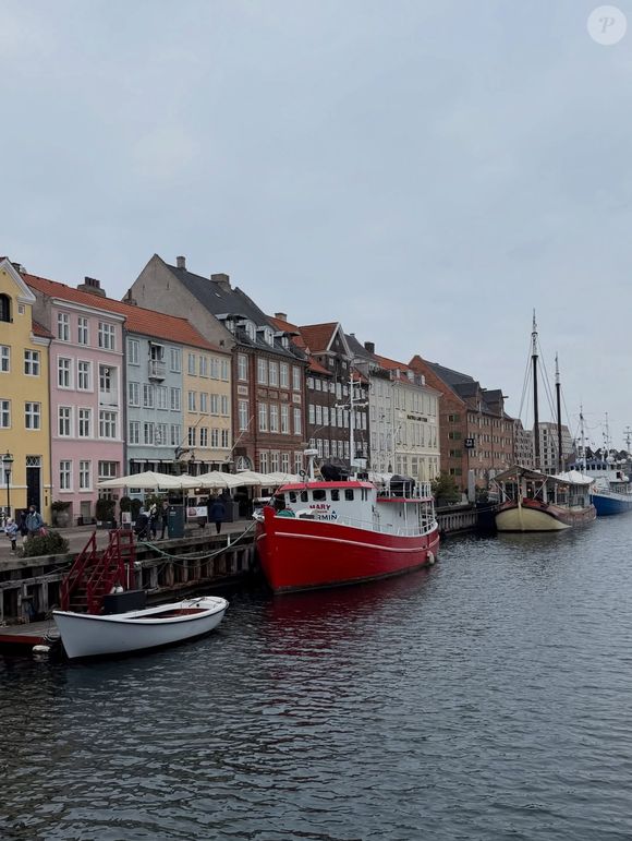 Tess, la fille de Marine Vignes, part vivre à Copenhague. Photos des au revoir avec toute la famille.
