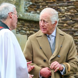 Le roi Charles III d'Angleterre - La famille royale britannique se rend à la messe de Noël à Sandringham le 25 décembre 2024.