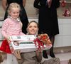 Ils ont participé à la distribution de cadeaux pour les enfants.

Le prince Albert II de Monaco et la princesse Charlène de Monaco assistent au spectacle de Noël à la crèche de la Croix-Rouge Rosine Sanmori et participent à la traditionnelle distribution de cadeaux de Noël à Monaco. Photo par Olivier Huitel / Pool Monaco / Bestimage