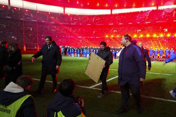 Hommage à Medhi NARJISSI, son père Djalil NARJISSI quittant le terrain lors du match Guiness Six Nations 2025 entre la France et le Pays de Galles au Stade de France le 31 janvier 2025 à Paris, France. Photo by Hugo Pfeiffer/Icon Sport/ABACAPRESS.COM