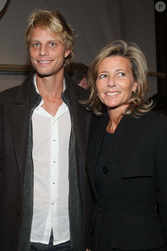 Ils se sont séparés après une longue relation, sans pour autant se fâcher.

Claire Chazal et Arnaud Lemaire quittent le défilé Haute-Couture printemps-été 2008 du créateur italien Valentino, qui s'est tenu au musée Rodin à Paris, France, le 23 janvier 2008. Valentino, 75 ans, prend sa retraite après 45 ans de carrière. Photo de Nebinger-Taamallah/ABACAPRESS.COM