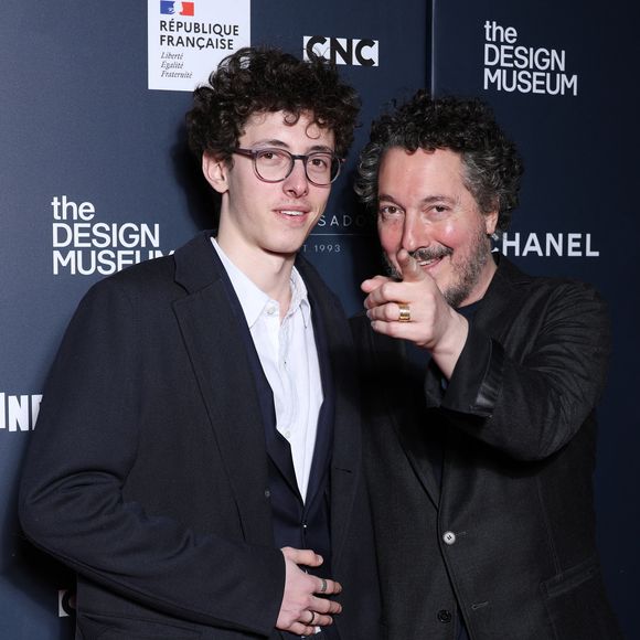 Guillaume Gallienne et son fils Tado - Vernissage de l'exposition de 'Wes Anderson' à la Cinémathèque Française de Paris le 17 mars 2025. © Denis Guignebourg/Bestimage