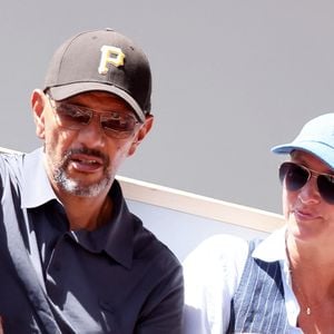 Roschdy Zem et sa compagne Sarah Poniatowski dans les tribunes lors des Internationaux de France de Tennis de Roland Garros 2026, à Paris, France, le 25 mai 2026. © Jacovides-Moreau/Bestimage