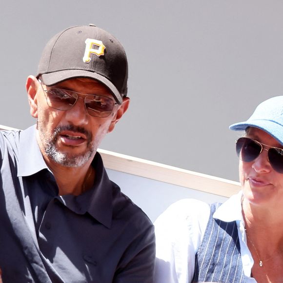 Roschdy Zem et sa compagne Sarah Poniatowski dans les tribunes lors des Internationaux de France de Tennis de Roland Garros 2026, à Paris, France, le 25 mai 2026. © Jacovides-Moreau/Bestimage
