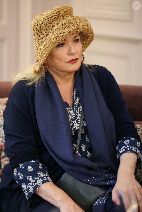 Estimant avoir été écartée abusivement, Catherine Jacob a saisi les prud’hommes pour réclamer plus de 90 000 euros. 

Catherine Jacob - Festival International du Film de Pauillac au Château d'Armailhac à Pauillac le 10 juillet 2025. © Jean-Marc Lhomer/Bestimage