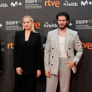 François Civil, Nadia Tereszkiewicz  - Tapis rouge de 'Deux pianos“ lors du Festival de San Sebastian le 20 septembre 2025 © Lalo Yasky/Bestimage