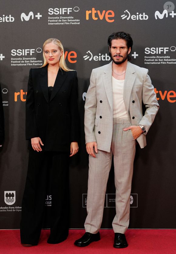 François Civil, Nadia Tereszkiewicz  - Tapis rouge de 'Deux pianos“ lors du Festival de San Sebastian le 20 septembre 2025 © Lalo Yasky/Bestimage