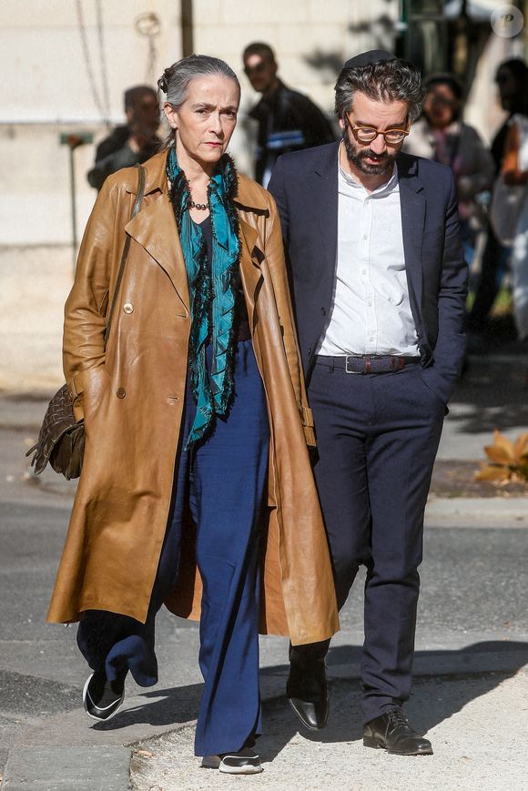 Delphine Ernotte et Stéphane Sitbon-Gomez - Obsèques du journaliste Jean-Pierre Elkabbach au cimetière du Montparnasse dans le 14ème arrondissement de Paris, France, le 6 octobre 2023. © Christophe Clovis/Bestimage