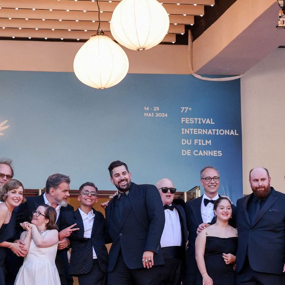 La présidente du Festival International du Film de Cannes Iris Knobloch, Artus, Clovis Cornillac, Marc Riso et les acteurs du film 'Un p'tit truc en plus' assistent au tapis rouge du film 'Le Comte De Monte-Cristo' lors de la 77ème édition du Festival de Cannes au Palais des Festivals le 22 mai 2024 à Cannes, France. Photo de ShootPix/ABACAPRESS.COM