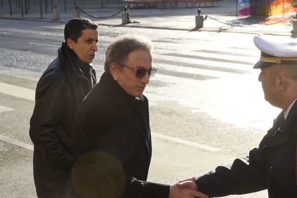 Michel Drucker - Arrivées des personnalités en l'église de La Madeleine pour les obsèques de Johnny Hallyday à Paris le 9 décembre 2017.
© Coadic Guirec / Bestimage