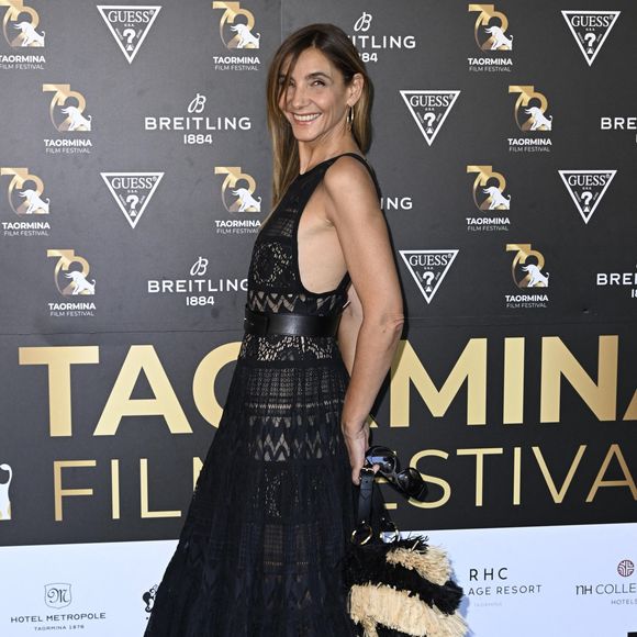 L’actrice de 57 ans a partagé des images de ses vacances sur Instagram.

Clotilde Courau lors du 72e Festival du Film de Taormine, le 11 juin 2026.

©SGPItalia / Bestimage