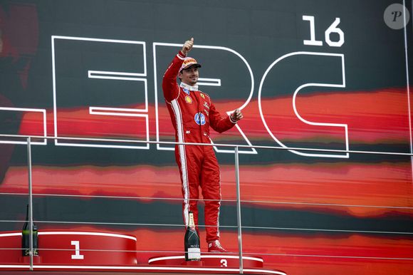 Il a récemment signé un contrat avec la marque l'Oréal Paris

Charles Leclerc, Scuderia Ferrari SF-26, portrait podium lors du Grand Prix de Formule 1 du Japon 2026, 3ème manche du Championnat du Monde de Formule 1 2026 du 27 au 29 mars 2026 sur le circuit de Suzuka, à Suzuka, Japon.
Crédit : DPPI / PsnewZ / Bestimage