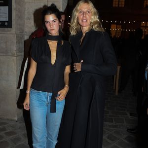 Sandrine Kiberlain et sa fille Suzanne Lindon - Arrivée au défilé et l'aftershow Jacquemus lors de la Fashion Week Printemps/Ete de Paris au musée National Picasso à Paris, France © CVS-Veeren/Bestimage
