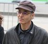 "Ensemble, ils interpréteront cette chanson pour la première fois en public le 10 avril sur la scène de Pleyel accompagnés par l’un des orchestres des armées. Tous les droits de cette composition, dont le titre ne serait pas encore tranché, seront reversés au Bleuet de France."

Jean-Jacques Goldman lors des obsèques de Véronique Colucci au cimetière communal de Montrouge.
Agence / Bestimage