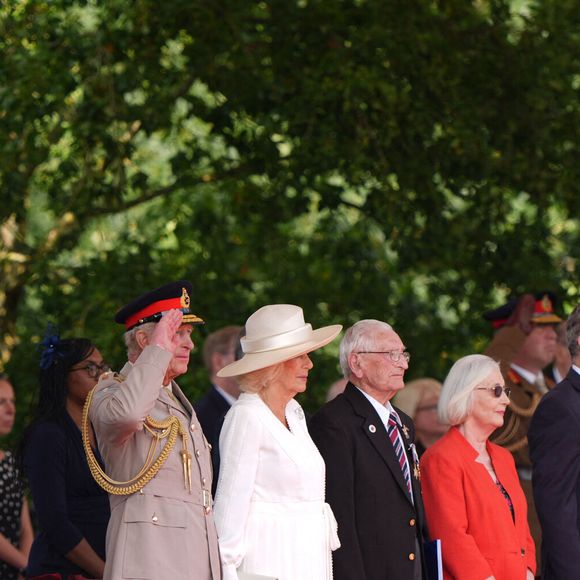 Le roi Charles III, en présence de sa femme la reine Camilla, a rendu hommage le 15 août 2025 aux soldats ayant servi en Asie et dans le Pacifique pendant la Seconde Guerre mondiale, rappelant le coût des conflits, pour le 80e anniversaire de la victoire des forces alliées sur le Japon.
©PA Wire/ABACAPRESS.COM