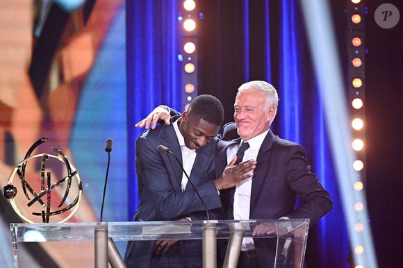 Ousmane Dembélé (psg) - Didier DESCHAMPS (Selectionneur France) lors de la cérémonie de remise des Trophées UNFP 2026 au Palais Brongniart le 11 mai 2026 à Paris, France. (POOL UNFP / FEP /ICON) - 34ème édition des Trophées UNFP du Football au Palais Brongniart à Paris le 11 mai 2026. © Pool - UNFP / FEP /ICON/PsnewZ/Bestimage