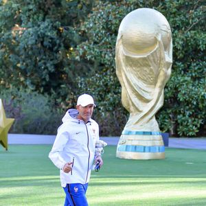 Zinédine Zidane - Entraînement de l'équipe de France en préparation de la Ligue des nations de l'UEFA 2026 au Centre national de Clairefontaine le 22 septembre 2026. © Baptiste Autissier/PSnewZ/Bestimage