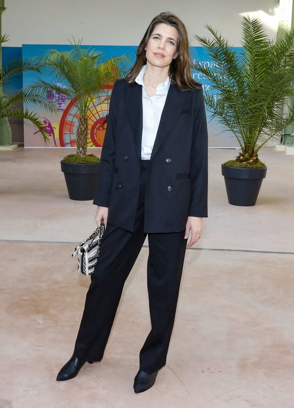 Un événement très important pour Charlotte Casiraghi qui est très investie dans le monde littéraire.

Charlotte Casiraghi - Ouverture du Festival du Livre de Paris 2025 au Grand Palais à Paris le 10 avril 2025. Le Maroc est l'invité d'honneur du Festival du Livre de Paris 2025, qui fête son retour au Grand Palais.  © Marc Ausset-Lacroix/Bestimage