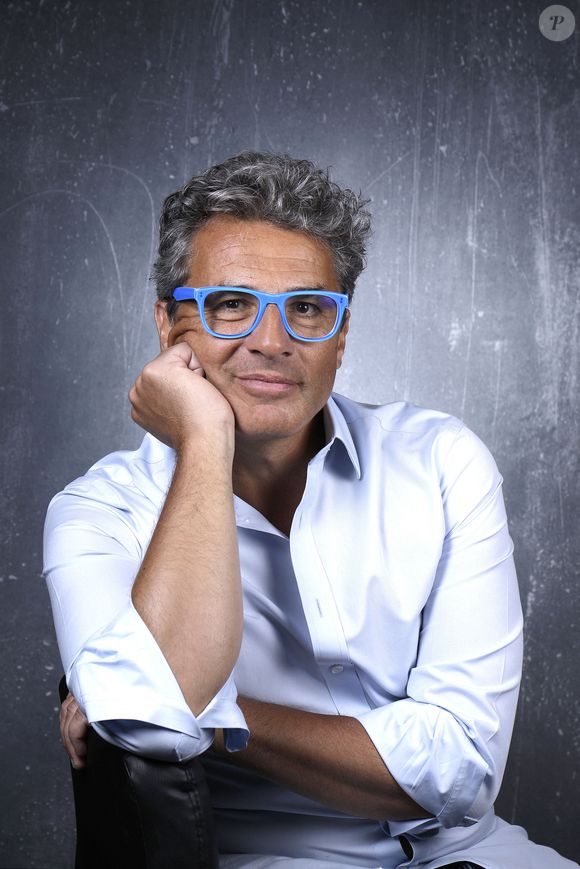 Il s'était révélé au grand public en participant à l'émission "Affaire conclue" sur France 2

Exclusif - Portraits de Julien Cohen lors de l'enregistrement de l'émission "Chez Jordan" à Paris. Le 11 mai 2022.
© Cédric Perrin/Bestimage