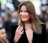 Consciente que ce défi ne sera pas facile, elle explique que l’abstinence reste, selon elle, essentielle pour lutter contre les addictions.

Carla Bruni Sarkozy assiste à la projection du film « Fjord » dans le cadre du 79e Festival de Cannes, au Palais des Festivals, le 18 mai 2026 à Cannes, en France. Photo : Eliot Blondet/ABACAPRESS.COM