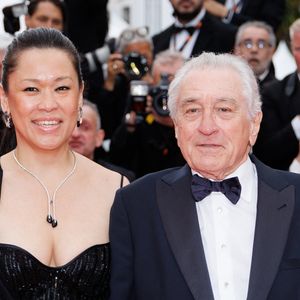 Tiffany Chen et son compagnon Robert de Niro - Montée des marches du film « Partir un jour » pour la cérémonie d’ouverture du 78ème Festival International du Film de Cannes, au Palais des Festivals à Cannes. Le 13 mai 2025
© Jacovides-Moreau / Bestimage