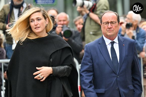 François Hollande et son épouse Julie Gayet aux funérailles de B. Chirac à la basilique Sainte-Clotilde à Paris (7e) le 12 juin 2026. L’ancienne première dame de France est décédée le 5 juin 2026 à l’âge de 93 ans. 
© Jacovides / Liewig / Bestimage