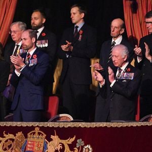 Le prince William, prince de Galles, Catherine Kate Middleton, princesse de Galles, Le roi Charles III d'Angleterre, la princesse Anne d'Angleterre - La famille royale du Royaume Uni assiste au Festival du souvenir  (Festival of Remembrance) au Royal Albert Hall, Londres le 9 novembre 2024.

© Chris Ratcliffe / Pool / Julien Burton via Bestimage