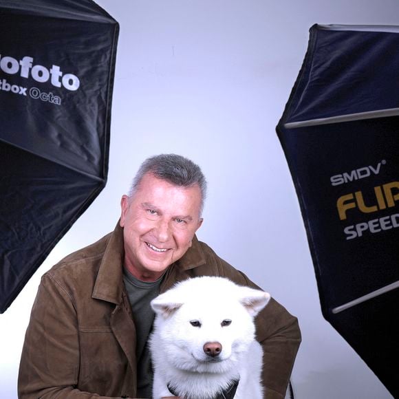 Exclusif - Portrait de Pascal Bataille et son chien lors de l'enregistrement de l'émission "Chez Jordan de Luxe" à Paris. Le 11 décembre 2024
© Cédric Perrin / Bestimage