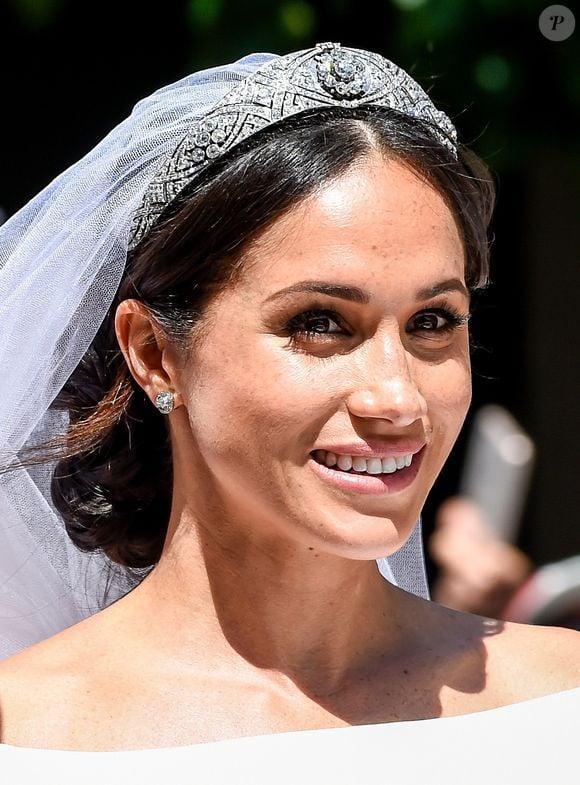 Le prince Harry, duc de Sussex, et Meghan Markle, duchesse de Sussex, en calèche à la sortie du château de Windsor après leur mariage le 19 mai 2018