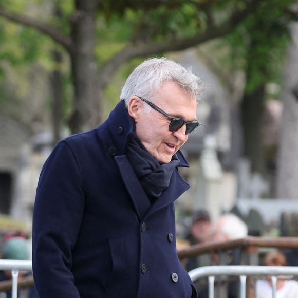 Dans “Les Grosses Têtes”, ils racontent avec humour leurs échanges pendant la cérémonie.

Laurent Ruquier - Obsèques d'Isabelle Mergault à la Coupole du Père-Lachaise à Paris le 30 mars 2026. © Cyril Moreau - Dominique Jacovides / Bestimage