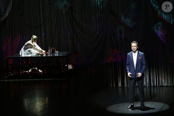 Exclusif - Céleste Hauser et Benjamin Siksou - Générale du spectacle musical "Les Souliers Rouges" au Casino de Paris, le 24 janvier 2025.
"Les Souliers Rouges" est un conte musical produit par Marc Lavoine et son compositeur attitré Fabrice Aboulker d'après le conte "Les Chaussons Rouges" de Hans Christian Andersen.
© Guirec Coadic/Bestimage