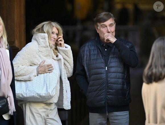 Jean-Pierre Foucault et son épouse Evelyne Jarre lors de la cérémonie d'enterrement de la présentatrice de télévision Evelyne Leclercq à la cathédrale Sainte-Réparate de Nice, France, le 13 janvier 2026. Elle est décédée le 30 décembre 2025 (à l'âge de 74 ans) à Grasse. Photo par Laurent Coust/ABACAPRESS.COM