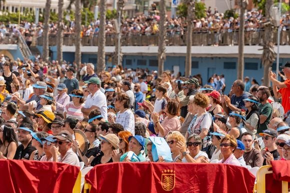 Le roi Felipe VI d'Espagne assiste à une démonstration dynamique dans le cadre des événements de la "Journée des forces armées 2025", à la plage d'Alcaravaneras,à Las Palmas de Gran Canaria le 6 juin 2025. Europa Press / Bestimage