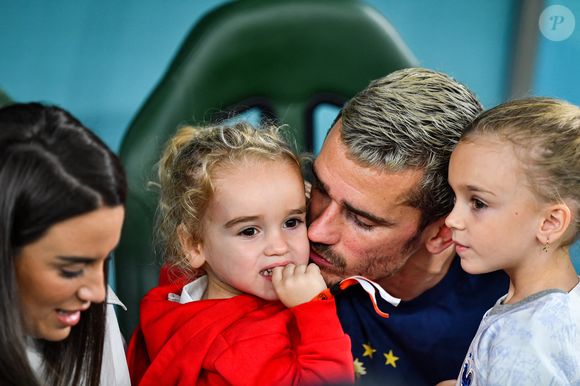 Antoine GRIEZMANN (France) avec sa famille après le match du Groupe D de la Coupe du Monde de la FIFA, Qatar 2022 entre la Tunisie et la France au Stade Education City le 30 novembre 2022 à Doha, Qatar. (Photo Baptiste Fernandez/Icon Sport/ABACAPRESS.COM)