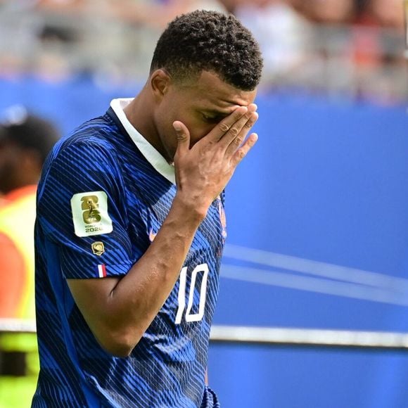 Éliminés par l'Espagne en demi-finale puis battus par l'Angleterre, les Bleus concèdent une amère désillusion.

Kylian Mbappé durant le match France-Angleterre de la Coupe du monde 2026, le 18 juillet 2026. 

© SPP/ Psnewz / Bestimage