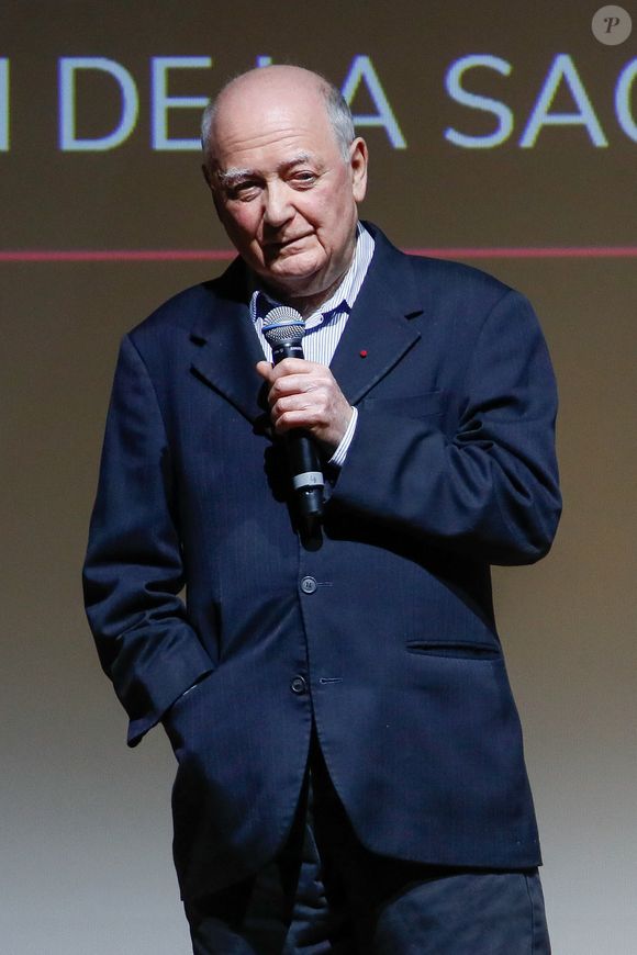 "On n’est payé que si la chanson est diffusée et écoutée. Et notre rémunération sur les disques est assez faible", explique-t-il sans détour.

Exclusif - Claude Lemesle - Soirée en hommage à Jean-Loup Dabadie à la SACEM à Neuilly-sur-Seine, le 07 avril 2025. 

© Christophe Clovis / Bestimage
