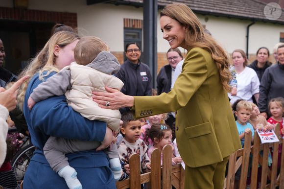 Kate Middleton Middleton, princesse de Galles, lors d'une visite à Home-Start à Oxford, le 9 octobre 2025. Home-Start UK se prépare à déployer une formation auprès de son réseau de 9 000 bénévoles sur la base de la série explicative du Centre for Early Childhood de la Royal Foundation. Photo par PA Photo/ Bestimage