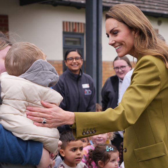 Kate Middleton Middleton, princesse de Galles, lors d'une visite à Home-Start à Oxford, le 9 octobre 2025. Home-Start UK se prépare à déployer une formation auprès de son réseau de 9 000 bénévoles sur la base de la série explicative du Centre for Early Childhood de la Royal Foundation. Photo par PA Photo/ Bestimage